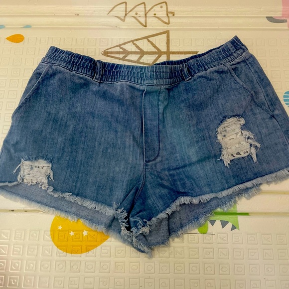 Stretchy waste. - Picture 1 of 3